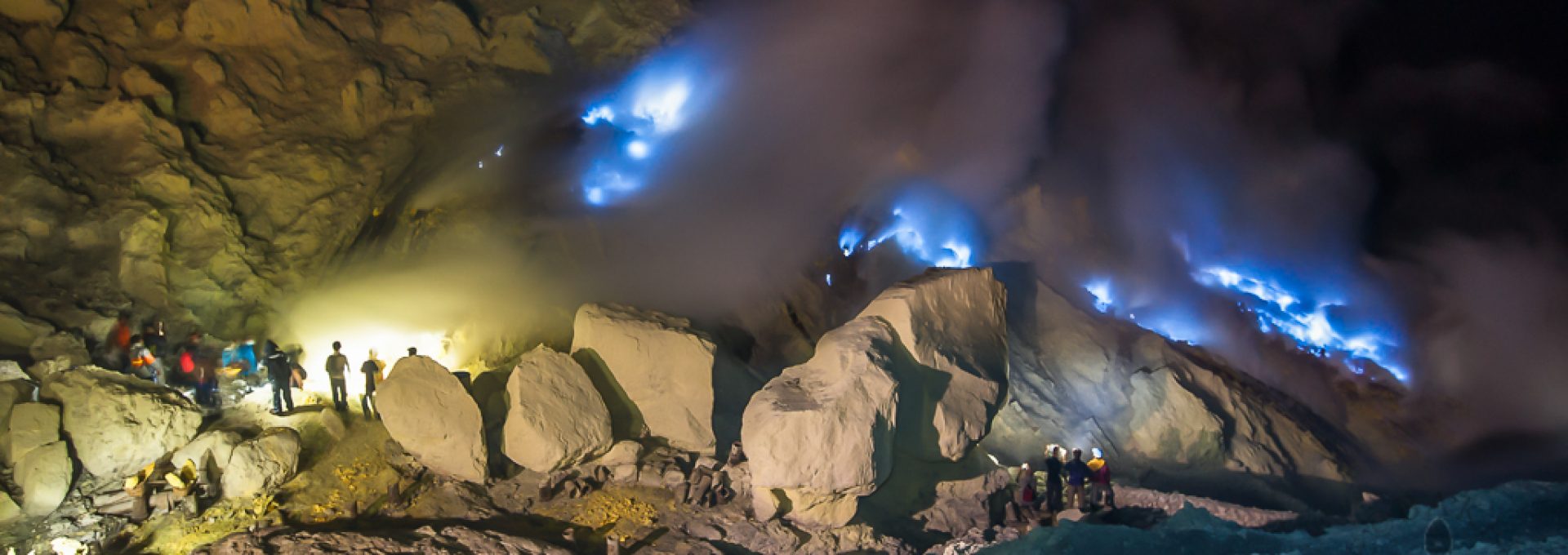 kawah ijen blue fire 