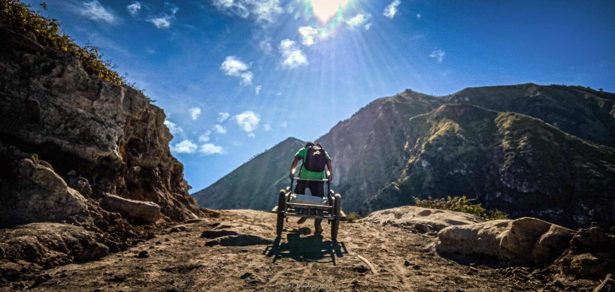 kawah ijen sulfur miner